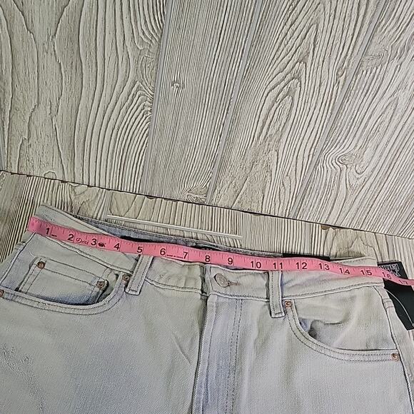 Wild Fable Highest Rise Light Wash Distressed Mom Jeans Womens  Size 8 NWT - Picture 12 of 16